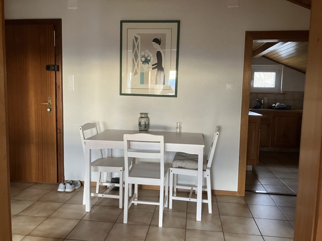 Student room for rent in Renens - Dining table
